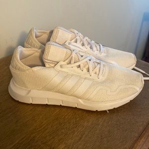 Like New Mens Adidas Tennis Shoes